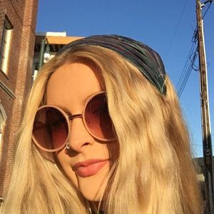 Meet your Posher, Laney